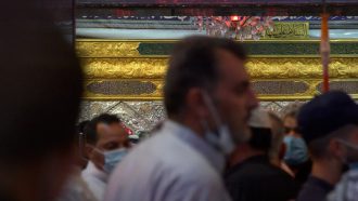 ضریح یاران امام حسین (علیه السلام) که همراه با امام در کربلا شهید شدند و به شهدای کربلا معروف هستند 2
