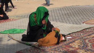 تعزیه خوانی عربی در مسیر پیاده روی اربعین