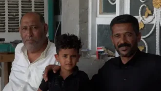 عراقی ها به صورت خانوادگی به زوار امام حسین خدمت می کنند