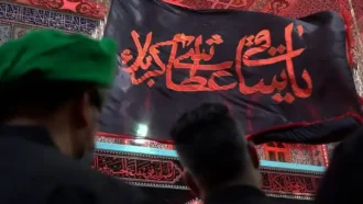 پرچم گردانی در حرم امام حسین علیه السلام