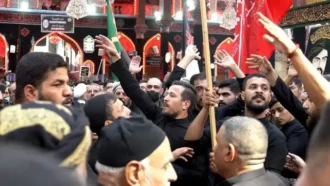 عزاداری و سینه زنی زوار اربعین در حرم