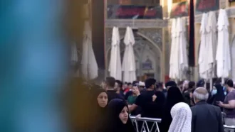رفت و آمد زوار در حرم