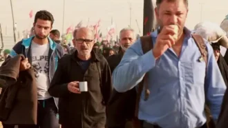 نمایی از حضور مردم در پیاده روی اربعین