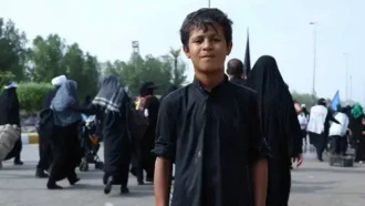 زائر کودک امام حسین علیه السلام در پیاده روی اربعین