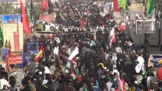 نمایی دیگر از حضور چشمگیر زائران در پیاده روی اربعین حسینی