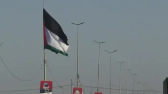پرچم فلسطین در مسیر پیاده روی اربعین