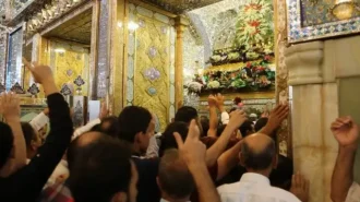 تشرف زوار به زیارت ضریح مطهر امام علی (علیه السلام)